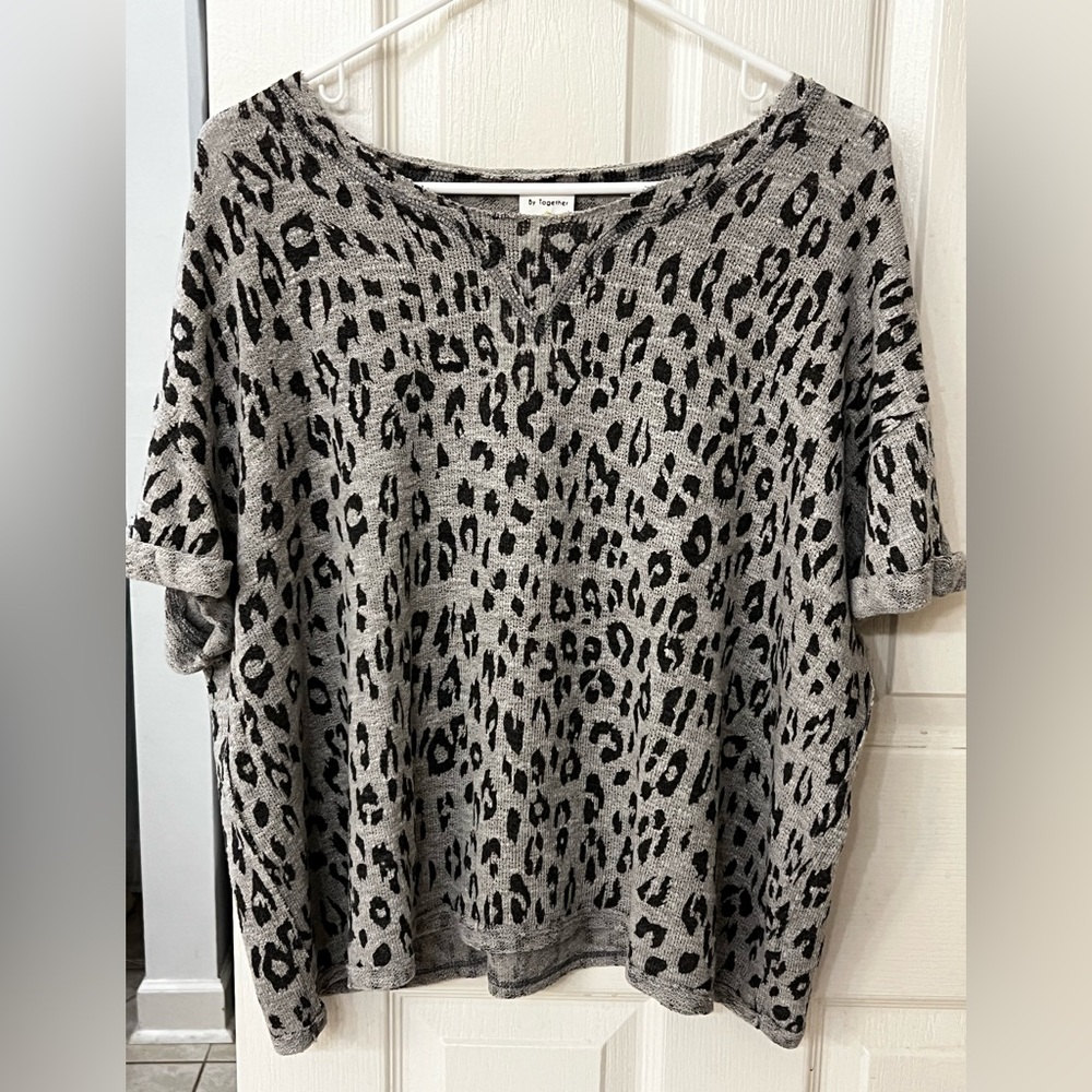 Short sleeved leopard top